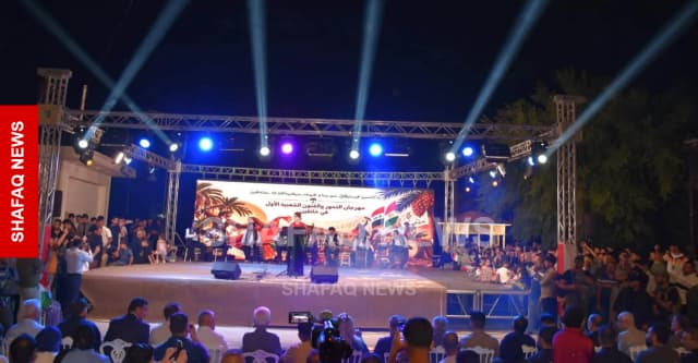الأول بتاريخ المدينة.. مهرجان التمور والفنون الشعبية يضيء خانقين في ديالى (صور)