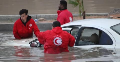 الأمطار تودي بحياة 3 أشخاص في العاصمة الليبية طرابلس