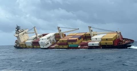 ژیرئاوکەفتن دوو کەشتی نزیک تەنگەی هورمز