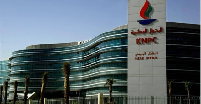 الكويت تدرس تصدير نفطها عبر أنابيب السعودية والإمارات بعيداً عن هرمز