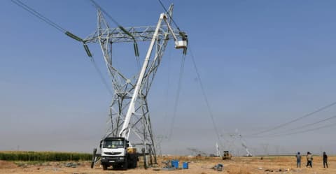 العواصف الترابية تُخرج خط نقل الطاقة الكهربائية (واسط الحرارية - الأمين) عن الخدمة