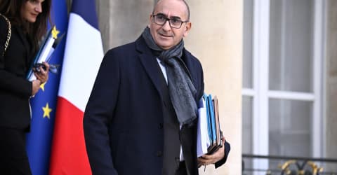 ماکرۆن رازی وە دەسلەکارکیشان وەزیر ناوخۆی فەرەنسی نییە