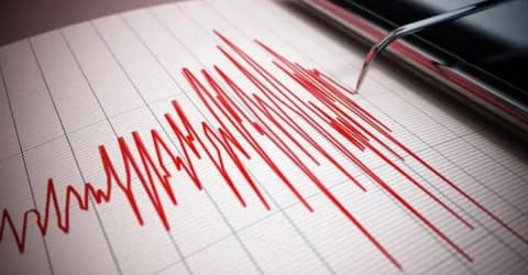 زەویلەرزەیگ وە هاز 6.3 دەێد لە کناراوەیل فانواتو