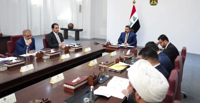 الزيدي يوجّه بتثبيت "فئة جديدة" على الملاك وملاحقة الأموال المهربة