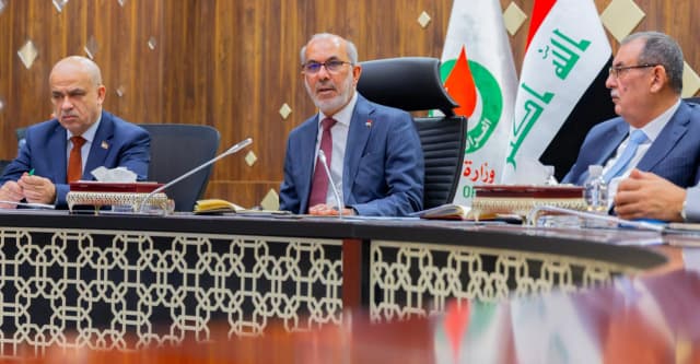 النفط العراقية توجه بزيادة الإنتاج والتصدير لدعم الاقتصاد
