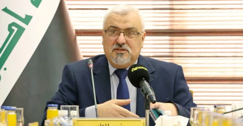 التعليم توافق على معالجة "الحالات الحرجة" للطلاب وتدعو الأذربيجانيات المحجبات للدراسة في العراق