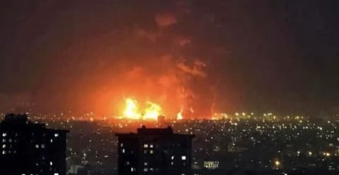 سماع دوي انفجارات في منطقة كاربان بمدينة سيريك الإيرانية