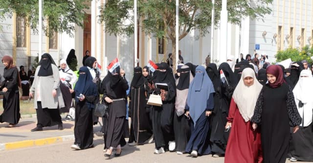 جامعة الأنبار تنظم وقفة احتجاجية رفضاً لقرار حظر الحجاب في المؤسسات التعليمية بأذربيجان