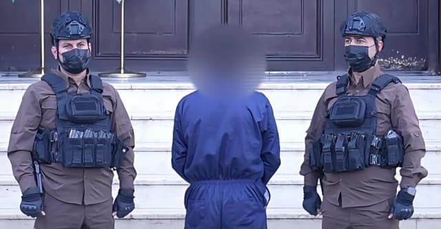القبض على سائق حافلة نقل طلاب بتهمة "أفعال غير لائقة"