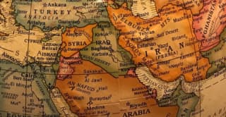 التعاون بدلاً من الردع.. موقع أميركي يقترح ضم العراق وايران إلى "تحالف مكة"