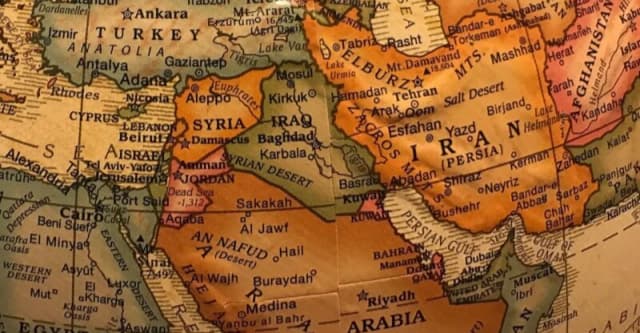 التعاون بدلاً من الردع.. موقع أميركي يقترح ضم العراق وايران إلى "تحالف مكة"
