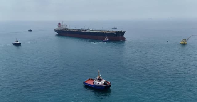إيران: استهداف ناقلة نفط وضبط سفينتين في هرمز