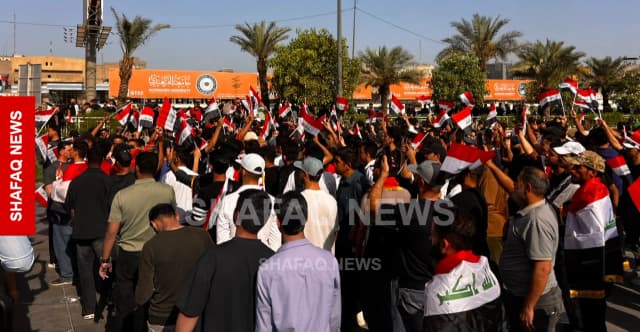 في ساحة التحرير.. المتظاهرون يحيون الذكرى السابعة لاحتجاجات تشرين (صور)