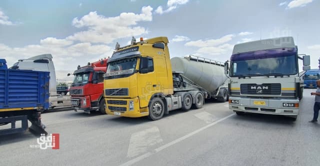 إيلام.. زيادة بحركة الشاحنات في منفذ مهران مع العراق بعد غلق المنافذ الأخرى