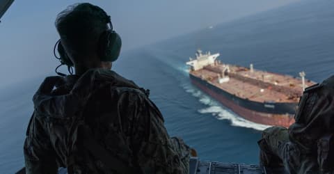 قائد "سنتكوم" يتفقد هرمز.. وترمب: لا ضربات ضد إيران الليلة