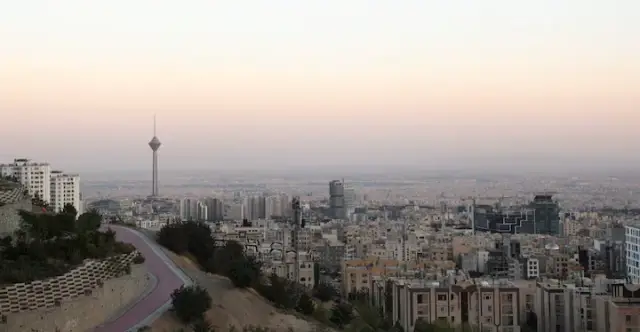 رويترز: عودة الوسطاء القطريين إلى طهران لاستئناف مفاوضات واشنطن وإيران