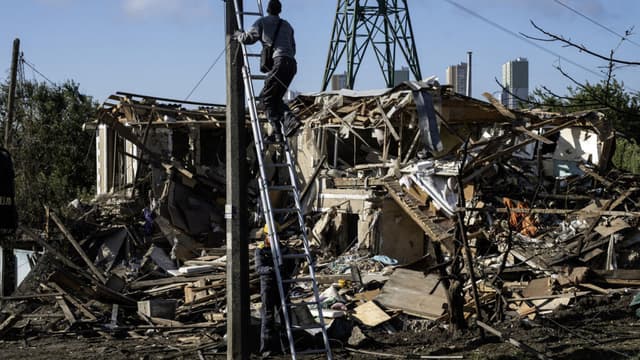 Russia launches major attack on Ukraine’s energy grid, causing power cuts