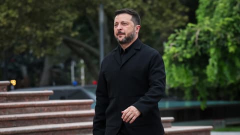 Zelensky says Ukraine ready to de-escalate if Russia halts strikes