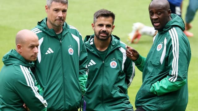 لاعب ساحل العاج الدولي السابق يايا توريه أول مدرب أفريقي يقود فريقا في دوري أبطال أوروبا