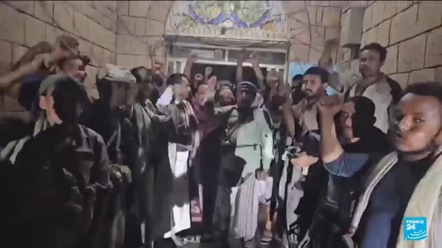 Houthis seize key Yemeni Red Sea port, sources say, threatening global energy flows