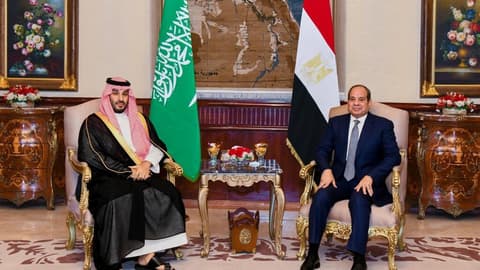 البرلمان المصري يمنح تفويضا للجيش بإرسال قوات عسكرية للدفاع عن السعودية ضد الحوثيين