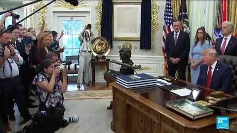Judge orders White House to restore access to barred media companies