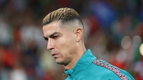 رونالدو يغادر معسكر البرتغال بعد استبعاده من التشكيلة الأساسية أمام الدنمارك