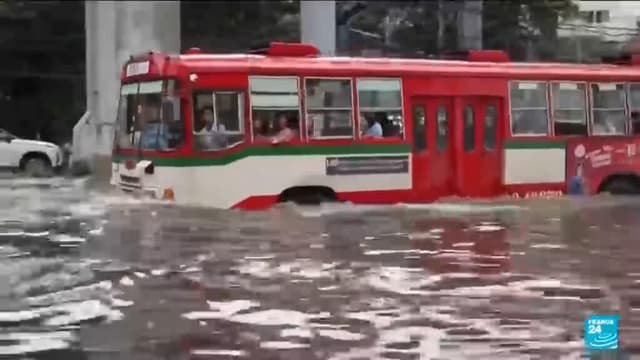 Thousands evacuated amid Bangkok floods