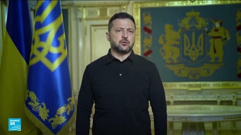 زيلينسكي يحذر شركات الطيران من مغبة عبور الأجواء الروسية: "السماء للمسيّرات الأوكرانية"