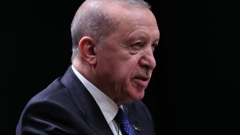 إردوغان يعتزم الترشح لولاية رئاسية جديدة في انتخابات مبكرة عام 2028