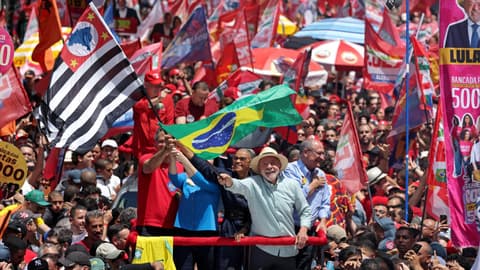 Lula and Bolsonaro make final push for votes ahead of Brazil's knife-edge election
