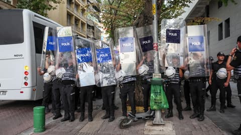 ‘Dark day for Turkey’: Pro-opposition TV channel boss slams police raid, broadcast halt