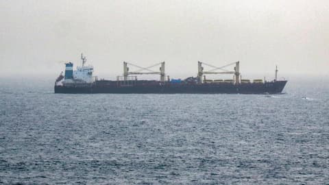 مباشر: الحرس الثوري يقول إنه استهدف زورقا أمريكيا غير مأهول في مضيق هرمز وأفشل "مهمته العدوانية"