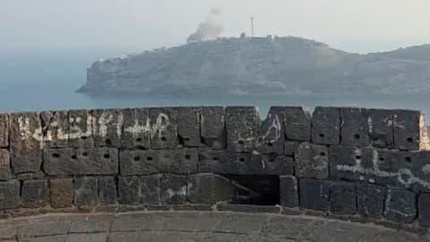 Houthi attack on palace used by Yemen government in Aden kills five