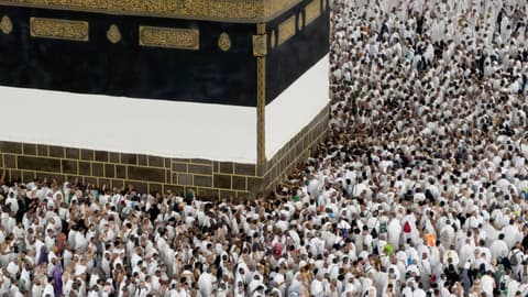 Saudi Arabia accuses Houthis of targeting Mecca, warns of 'red line'