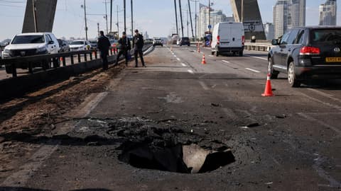Merz unveils new aid for Ukraine as Russia strikes Kyiv during German leader's visit