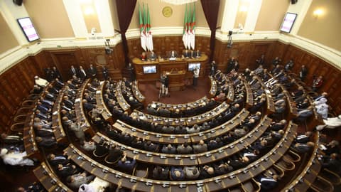 الجزائر: مجلس النواب يقر تطبيق عقوبة الإعدام على مضرمي حرائق الغابات وحالات خطف أطفال