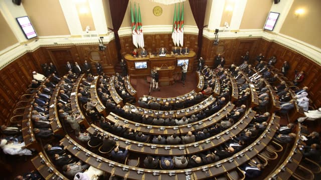 الجزائر: مجلس النواب يقر تطبيق عقوبة الإعدام على مضرمي حرائق الغابات وحالات خطف أطفال
