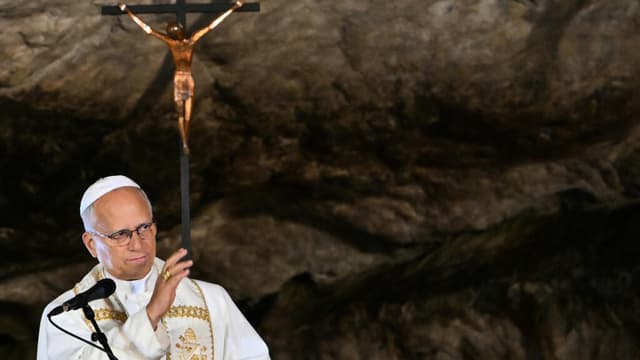 Pope prays at Lourdes after huge Paris mass