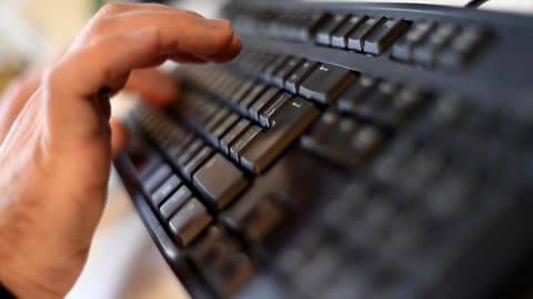 ثغرة أمنية في لغة البرمجة تعطل آلاف المواقع الإلكترونية وتثير مخاوف من الهجمات السيبرانية