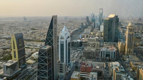 مباشر: دوي انفجارين في العاصمة السعودية الرياض بعد إصدار إنذار للتحذير من خطر