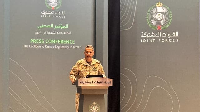 السعودية تعترض صاروخا باتجاه الرياض و73 قتيلا في هجوم حوثي على معسكر باليمن