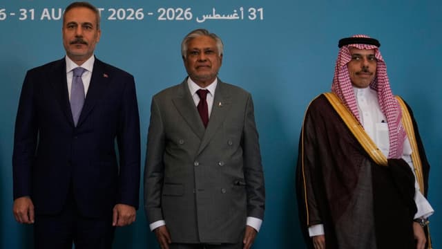 Live: Saudi Arabia, Turkey, Pakistan to hold urgent meeting over Houthi attacks