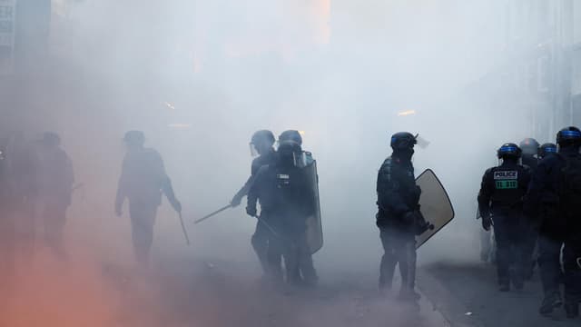 Paris police clash with demonstrators and looters as protests continue