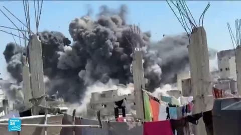 غارات إسرائيلية على شمال غزة تسفر عن مقتل أسرة بأكملها