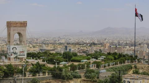 القوات الحكومية اليمنية تطلق "هجوما استراتيجيا" على صنعاء بمشاركة التحالف بقيادة السعودية