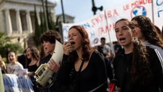 Greece: Protesters demand increased funding for public education