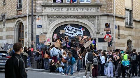 Live: Up to 500 schools to shut in France as student protests continue