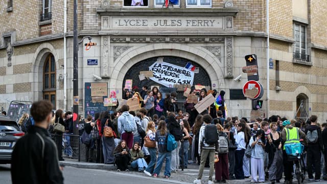 Live: Up to 500 schools to shut in France as student protests continue