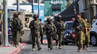 السلطة الفلسطينية تؤكد إبعاد نحو 3 آلاف شخص عن منازلهم في الخليل وسط عملية عسكرية إسرائيلية